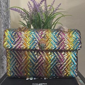 Kurt Geiger London
Mini Kensington Woven Metallic Chain Strap Crossbody Bag